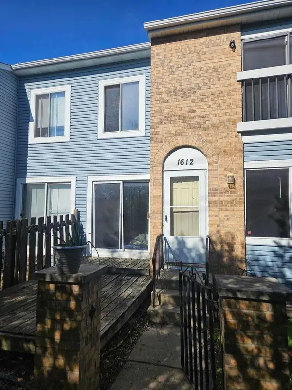 1612 Islandview Court, Hoffman Estates, IL 60169