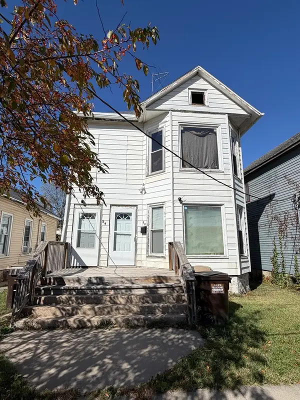 22-24 W Clark Street, Freeport, IL 61032