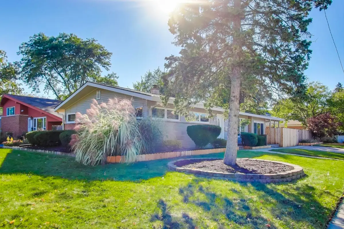 828 Dell Road, Northbrook, IL 60062 - Image #1