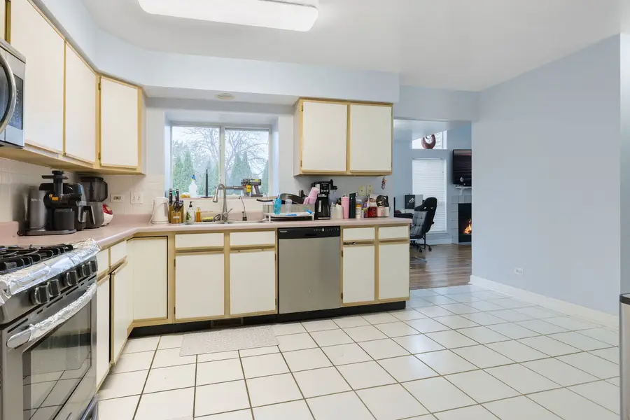 686 Legends Drive, Carol Stream, IL 60188 - Image #2