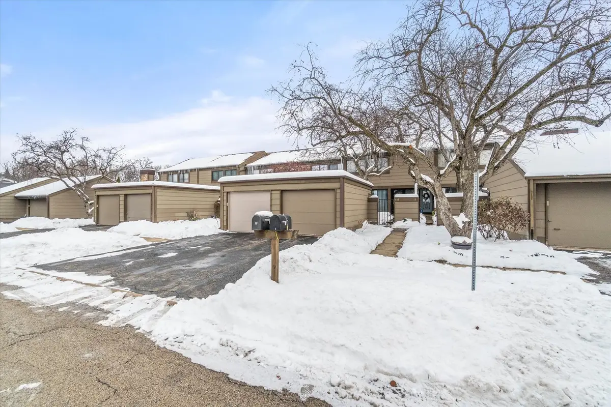 111 Aberdeen Court, Geneva, IL 60134 - Image #1