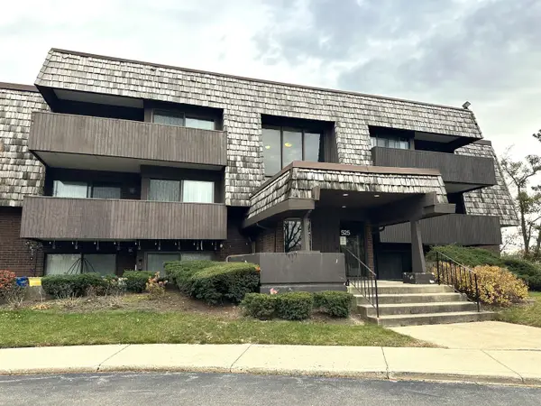 525 Timber Ridge Drive #107, Carol Stream, IL 60188