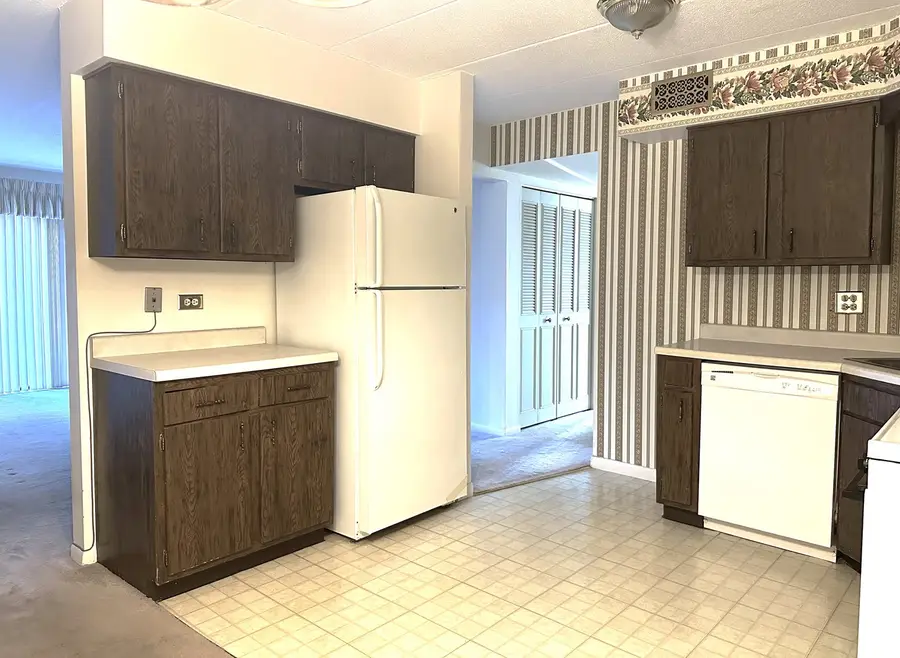 525 Timber Ridge Drive #107, Carol Stream, IL 60188 - Image #2