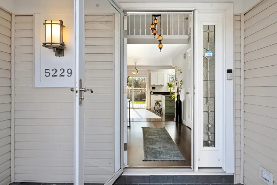 5229 Beechwood Avenue, Gurnee, IL 60031 - Image #2