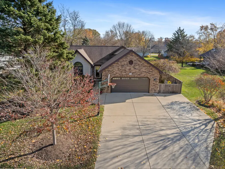304 Sanders Court, Yorkville, IL 60560 - Image #2