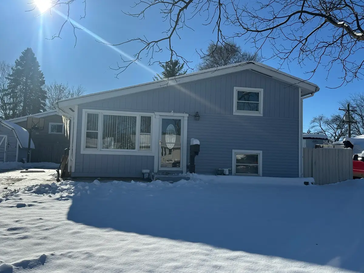 501 Apache Avenue, Carpentersville, IL 60110 - Image #1