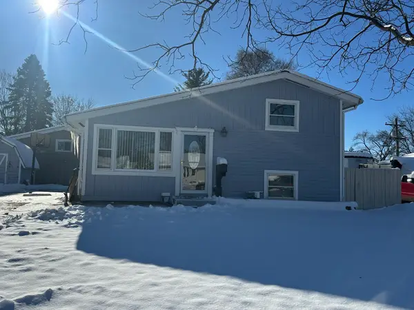 501 Apache Avenue, Carpentersville, IL 60110