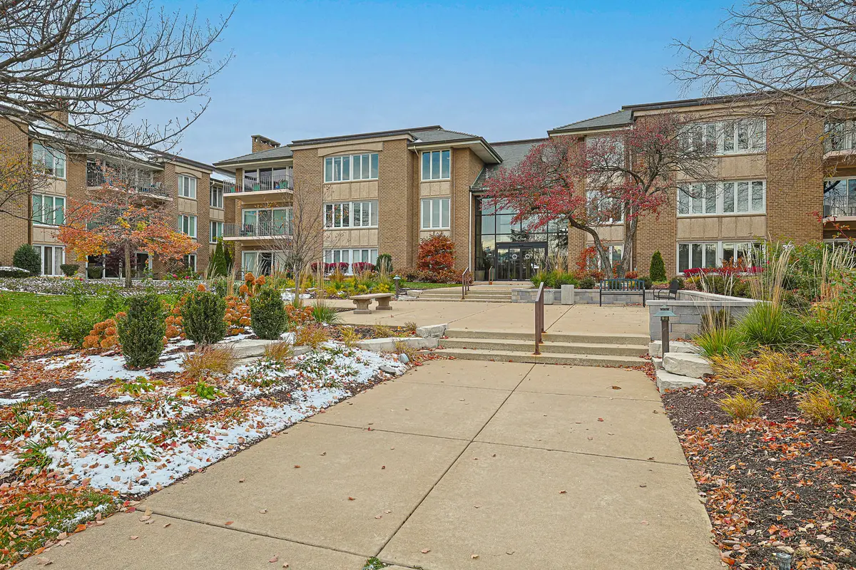 1 Oak Brook Club Drive #B-301, Oak Brook, IL 60523 - Image #1