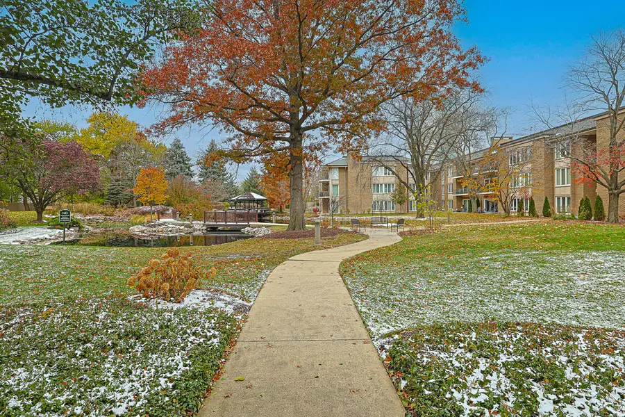 1 Oak Brook Club Drive #B-301, Oak Brook, IL 60523 - Image #2