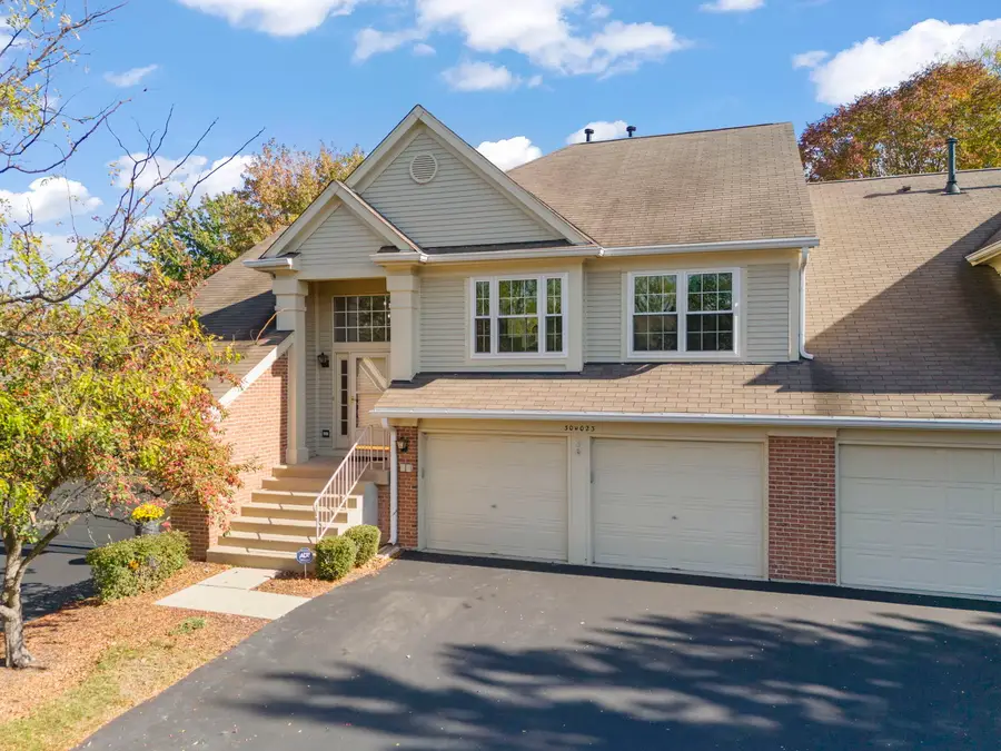 30W023 Cedar Court #023, Warrenville, IL 60555 - Image #2