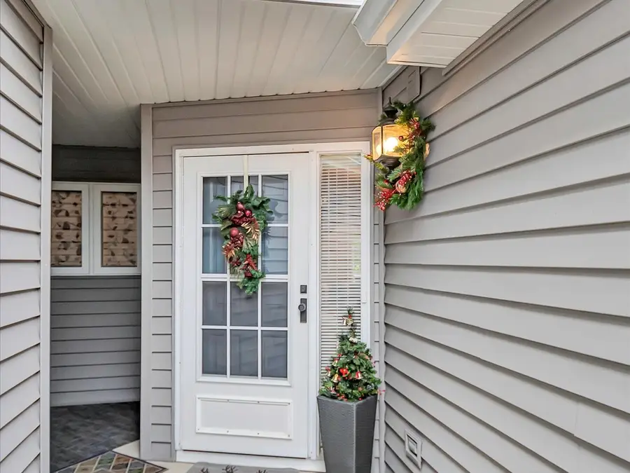 8300 Highpoint Circle #F, Darien, IL 60561 - Image #3