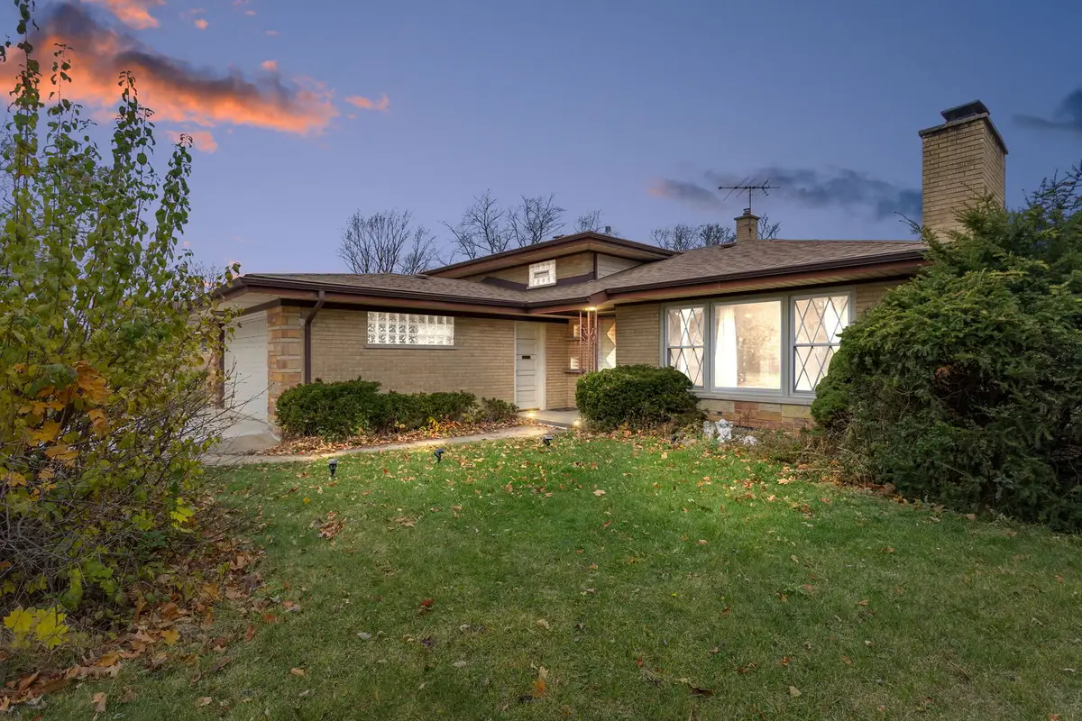 217 Finsbury Lane, La Grange Park, IL 60526 - #1