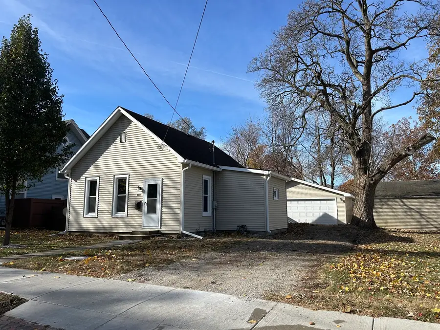 905 S Oak Street, Bloomington, IL 61701 - Image #2