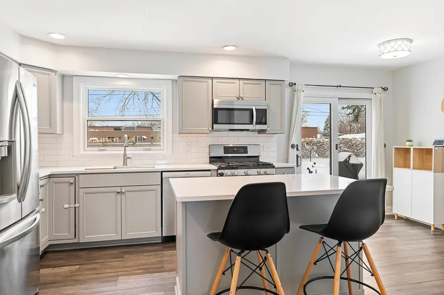 1720 N Burning Bush Lane, Mount Prospect, IL 60056 - Image #3