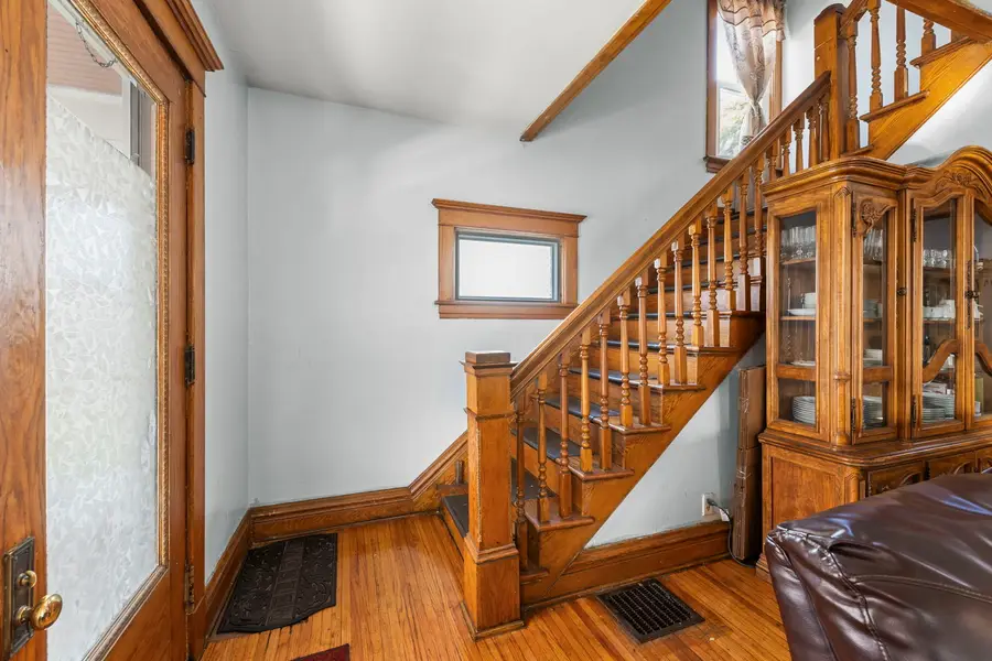 415 Blackhawk Street, Aurora, IL 60506 - Image #2