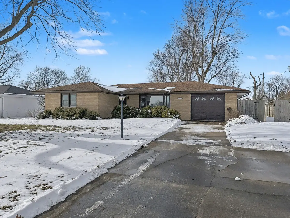 1621 N 2000 East Road, Watseka, IL 60970 - Image #1