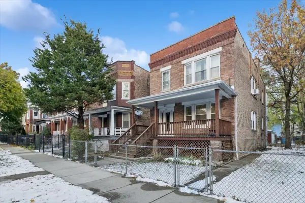 825 N Leclaire Avenue, Chicago, IL 60646