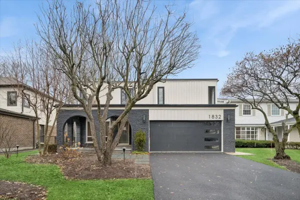 1832 Eastwood Avenue, Highland Park, IL 60035