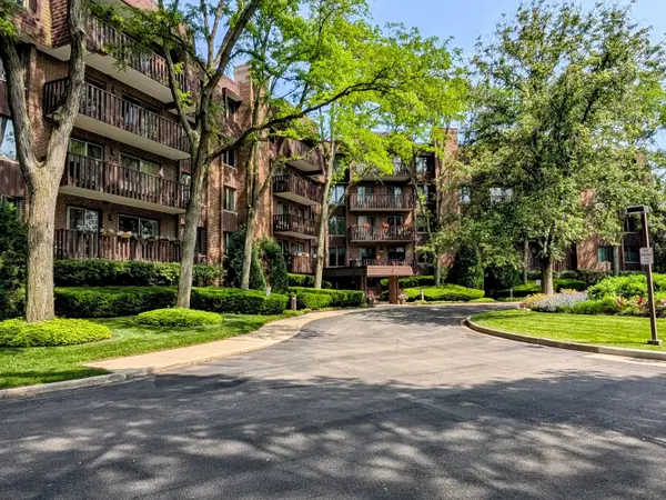 1125 Lake Cook Road #209, Northbrook, IL 60062