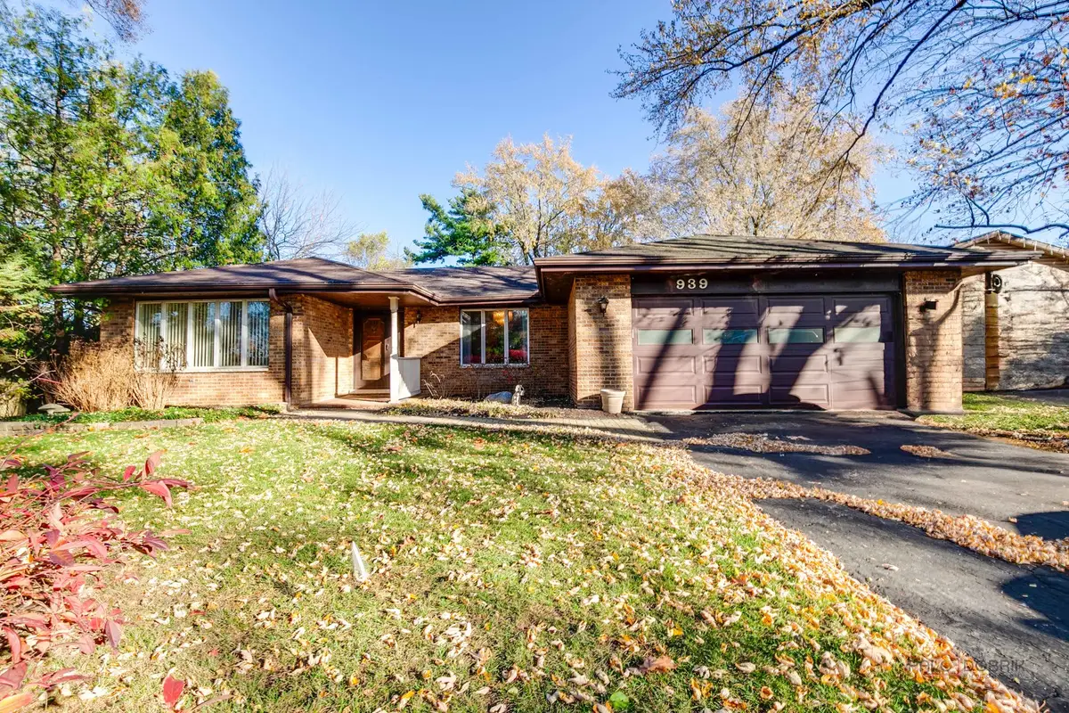 939 Ridgeland Avenue, Mundelein, IL 60060 - Image #1