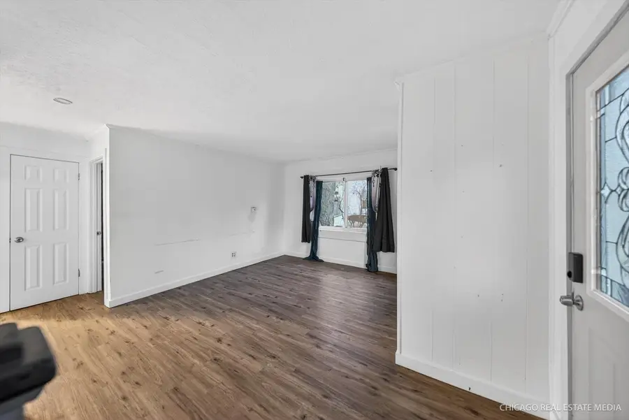 712 N Cedarwood Circle, Round Lake Heights, IL 60073 - Image #3