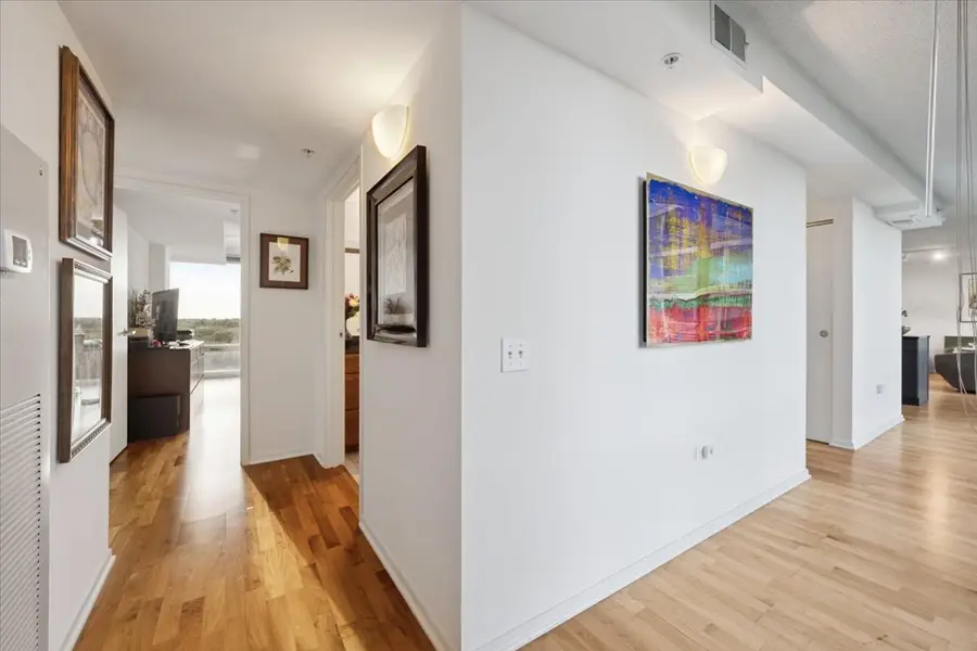 9715 Woods Drive #1110, Skokie, IL 60076 - Image #3