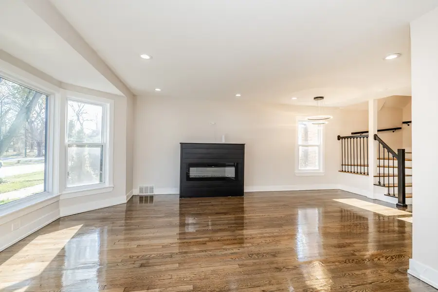 8246 S Woodlawn Avenue, Chicago, IL 60619 - Image #2