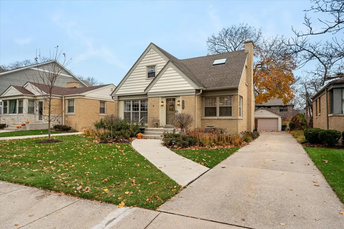 349 E Parkview Avenue, Elmhurst, IL 60126 - Image #1