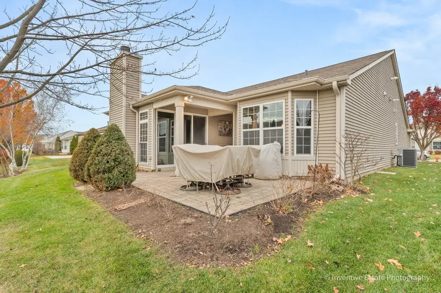 647 Tuscan Vw, Elgin, IL 60124 - Image #2