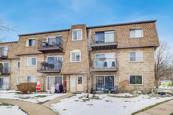9420 Bay Colony Drive #2E, Des Plaines, IL 60016