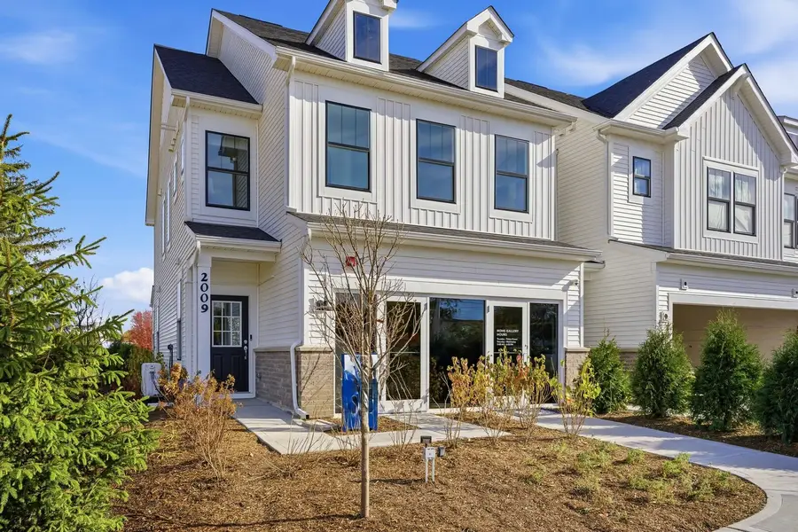 2007 Kensington Lane #01002, Hoffman Estates, IL 60169 - Image #2