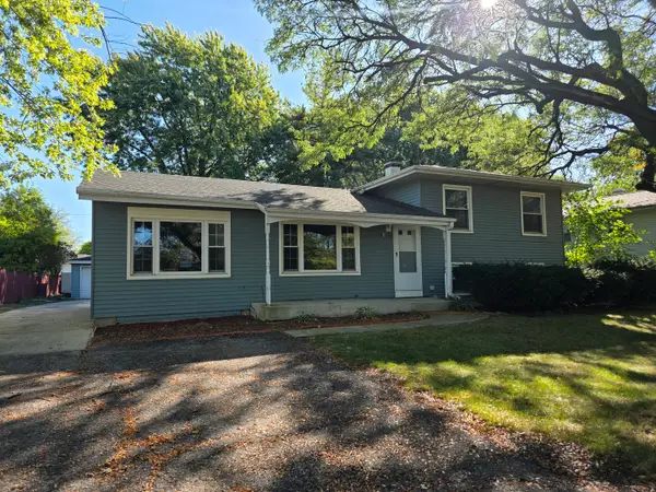 5S353 Stewart Drive, Naperville, IL 60563