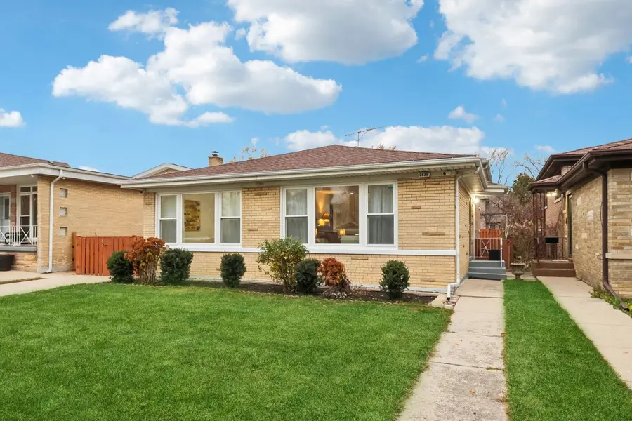 3836 W Estes Avenue, Lincolnwood, IL 60712 - Image #2