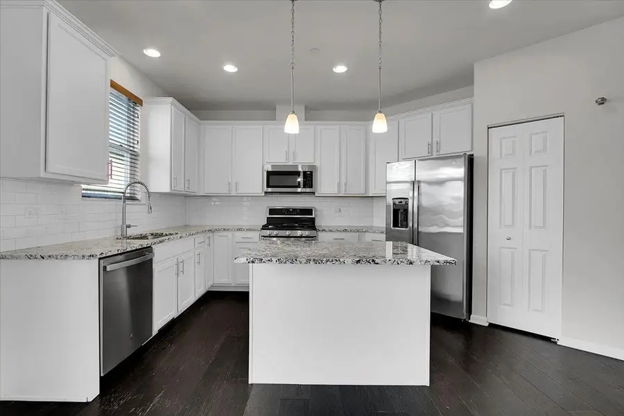 29W710 Everton Drive, Warrenville, IL 60555 - Image #2