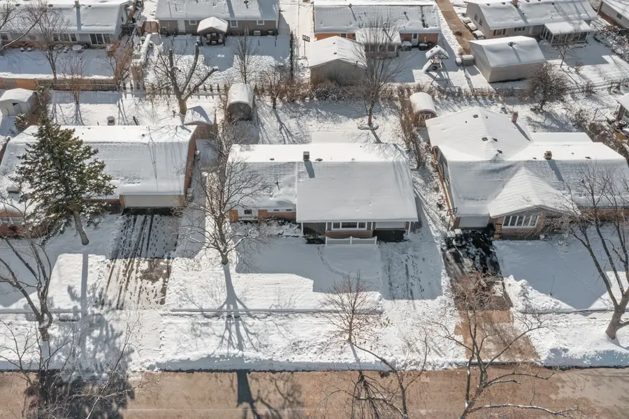 241 Pleasant Drive, Elk Grove Village, IL 60007 - Image #2