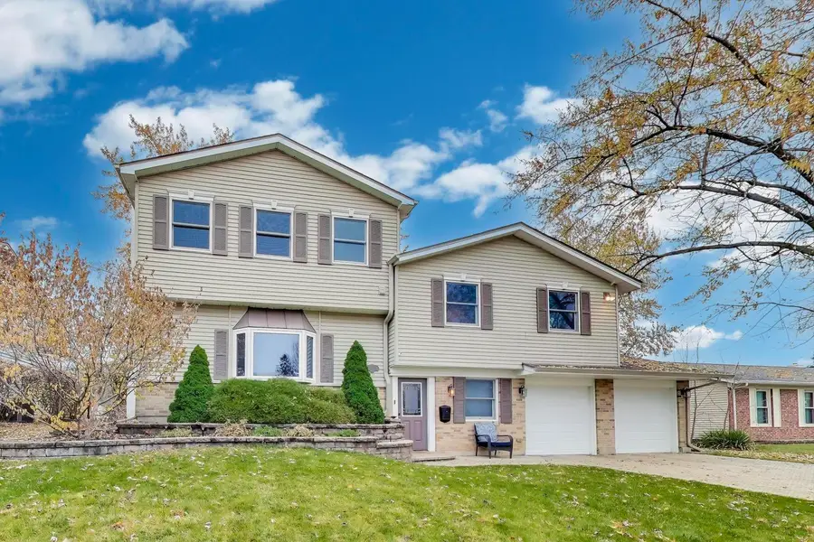 3585 Treaty Lane, Hoffman Estates, IL 60192 - Image #2