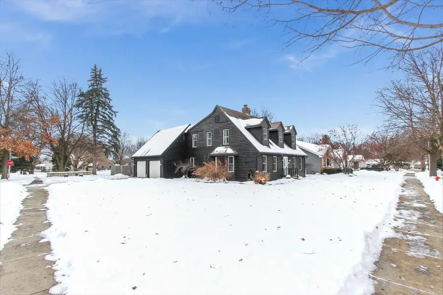 900 Glenmore Lane, Elgin, IL 60124 - Image #2