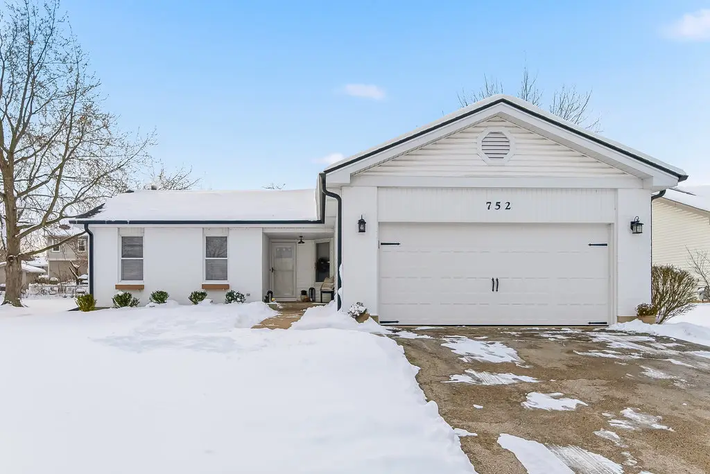 752 N Brookdale Drive, Schaumburg, IL 60194 - Image #1