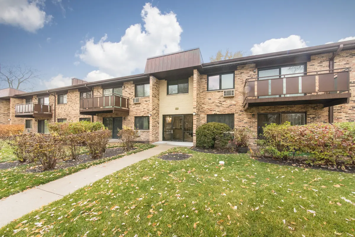 2628 N Windsor Drive #101, Arlington Heights, IL 60004 - Image #1