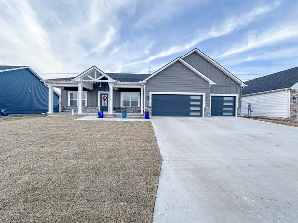 1717 S Stone Creek Boulevard, Urbana, IL 61802