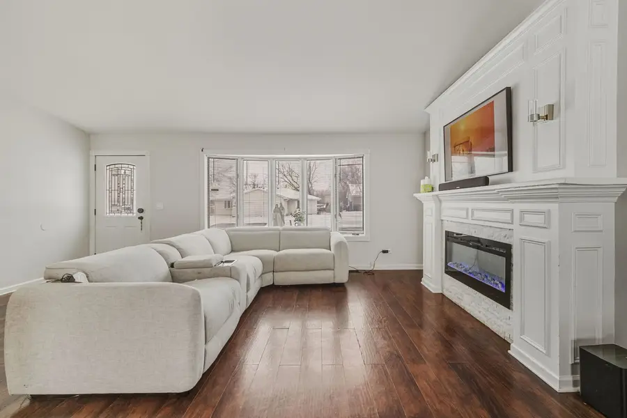 3668 N Grandview Avenue, Gurnee, IL 60031 - Image #2