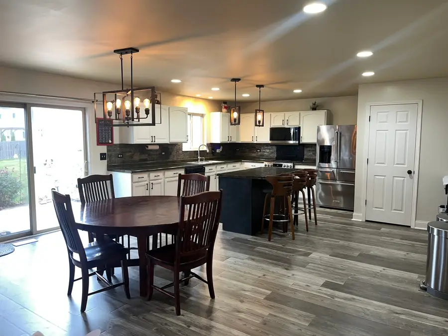 806 Treesdale Way, Joliet, IL 60431 - Image #3