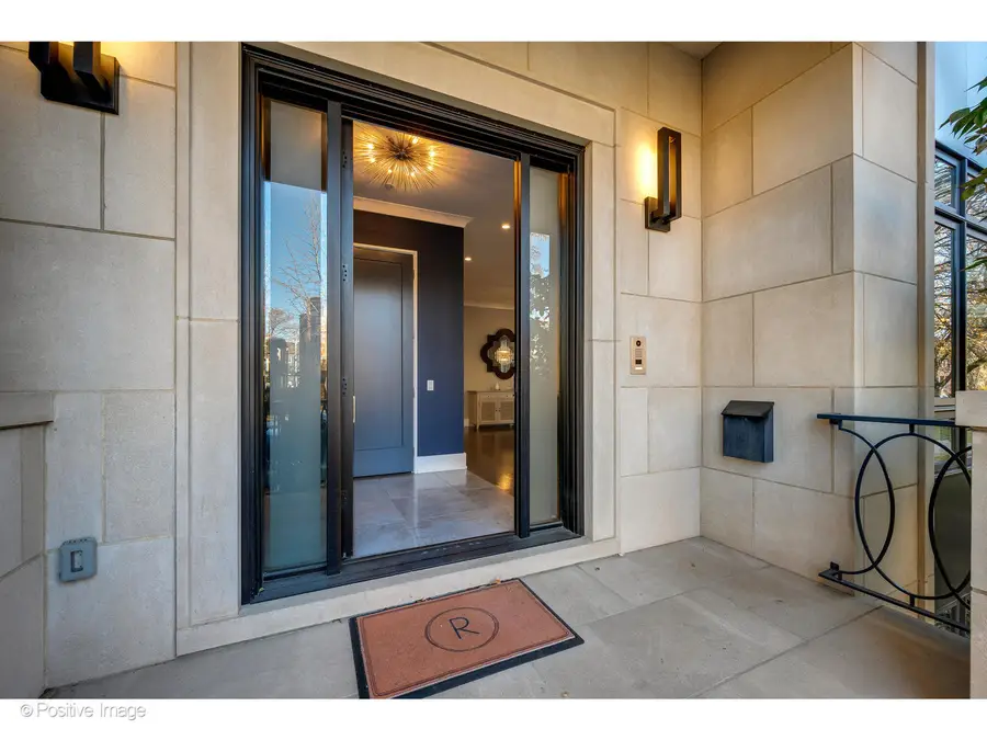 2107 W Bradley Place, Chicago, IL 60618 - Image #3