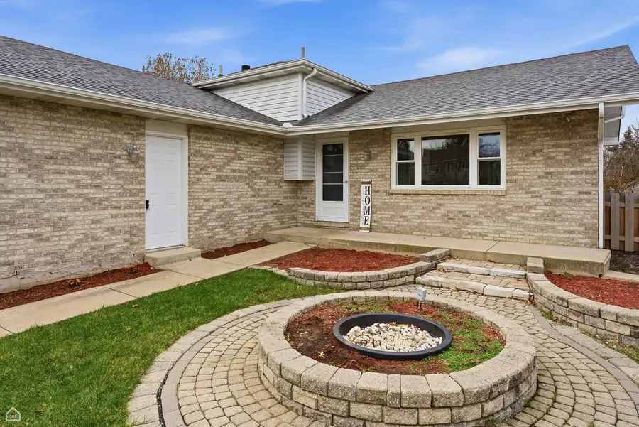 805 Cougar Lane, Oswego, IL 60543 - Image #2