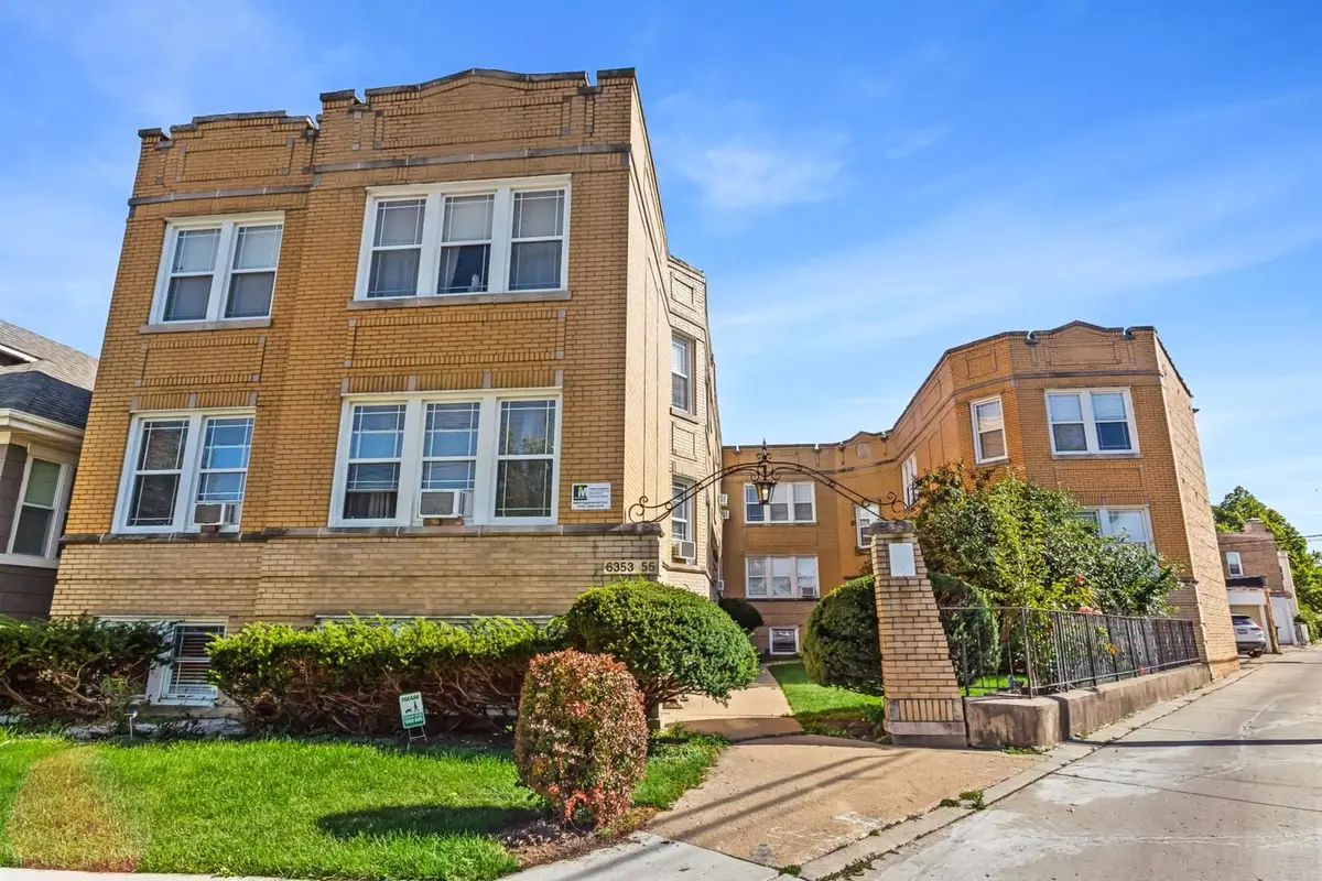 6353 W Raven Street #1F, Chicago, IL 60646 - Image #1