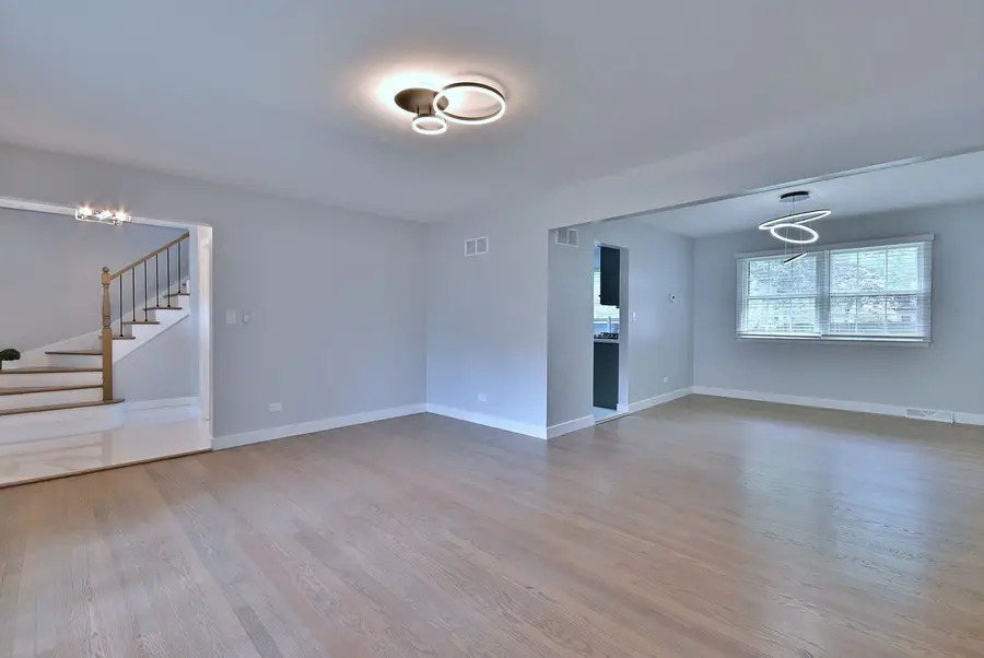 418 Surrey Lane, Lindenhurst, IL 60046 - Image #2