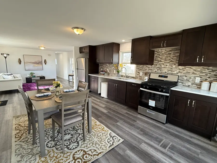 237 Blackthorn Road, Matteson, IL 60443 - Image #2