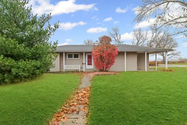 911 S Longview Road, Monticello, IL 61856