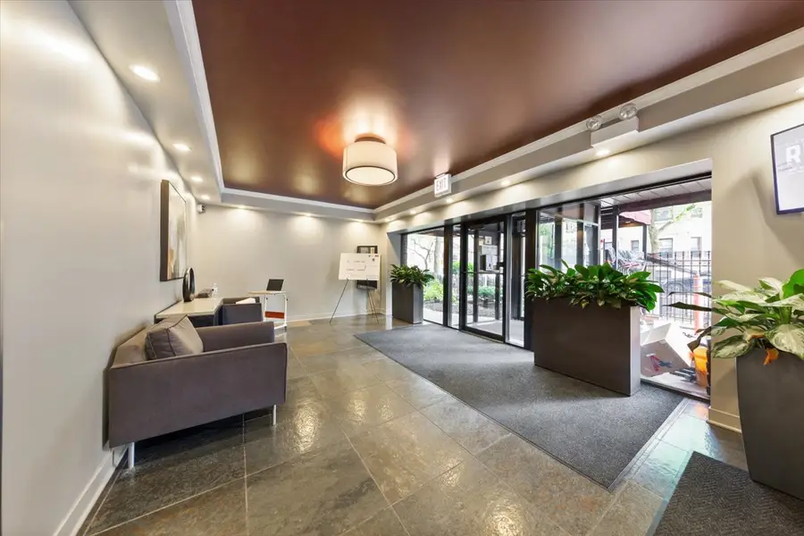 3900 N Pine Grove Avenue #910, Chicago, IL 60613 - #2