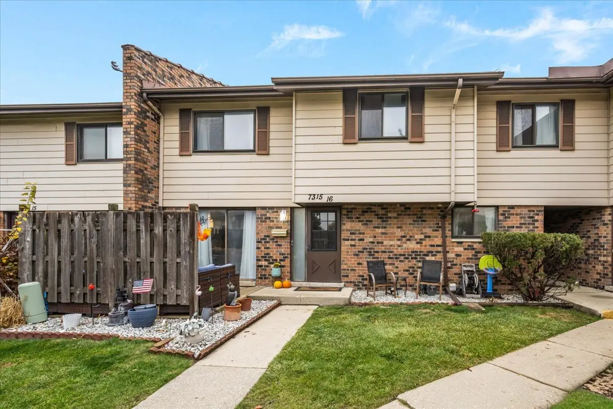 7315 Winthrop Way #16, Downers Grove, IL 60516 - Image #1